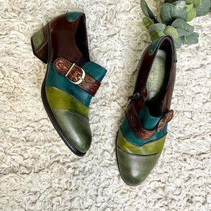 L’Artiste by Spring Step Chain Booties